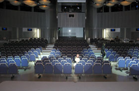 広くてキレイな劇場ですね。